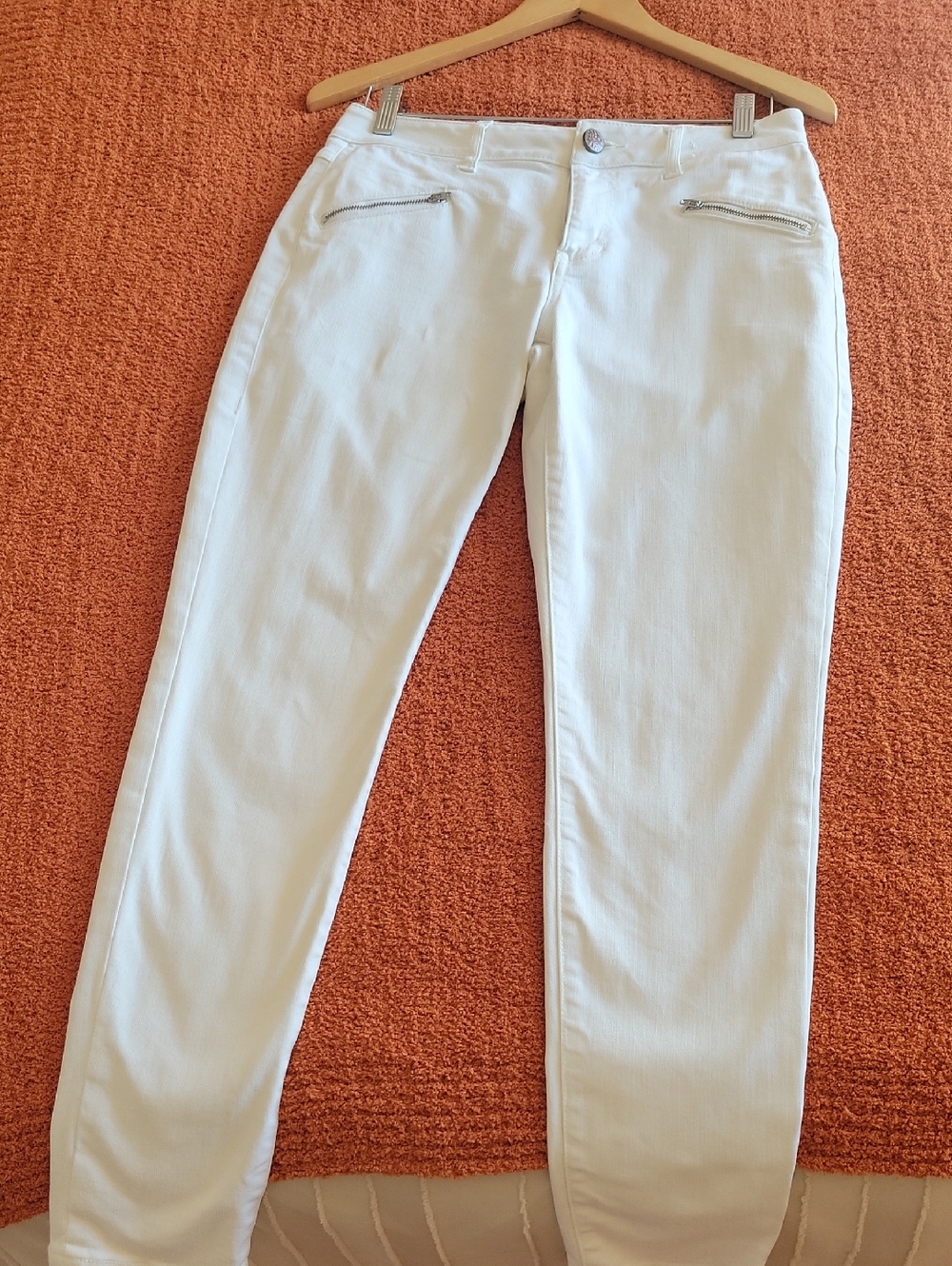 CAbi White Skinny Jeans with Zip Pocket Details,  Size 6